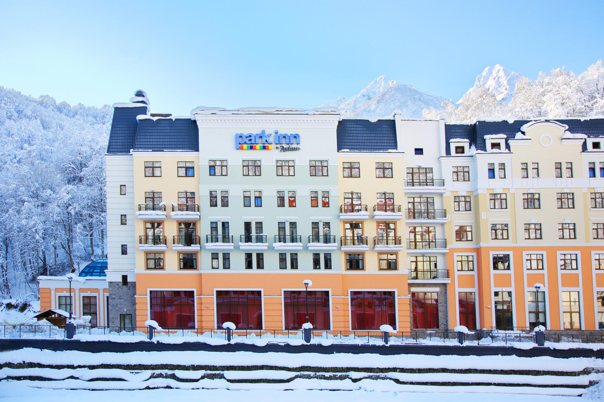 Гостиница хутор. Отель Park Inn by Radisson Rosa Khutor 4*. Красная Поляна роза Хутор Radisson. Park Inn Сочи красная Поляна. Рэдиссон Эсто садок.