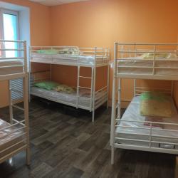 Кровать в 6 местном общем женском номере с 3 двухъярусными кроватями