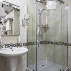 Номер стандарт семейный с 1 двуспальной кроватью (с завтраком)