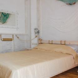Номер стандарт с 1 двуспальной кроватью на 2 этаже (с завтраком)