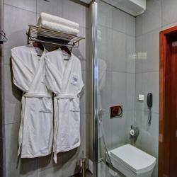 Номер улучшенный с 2 односпальными кроватями (мансарда)