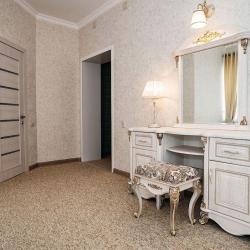 Номер люкс свадебный с 1 двуспальной кроватью (с завтраком)