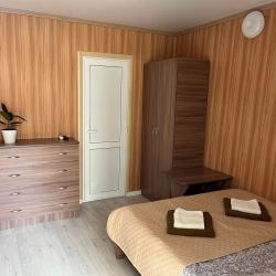 Комната стандарт с 2 односпальными и 1 двуспальной кроватью
