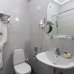 Номер стандарт улучшенный с 1 двуспальной кроватью (с завтраком)