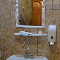 Четырёхместный Стандарт с двумя односпальными кроватями и диваном (4 этаж)