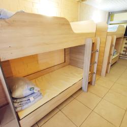 Кровать в 12-местном общем мужском номере