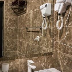 Комната люкс с 1 двуспальной кроватью с террасой (вид на бассейн) (корпус Люкс)