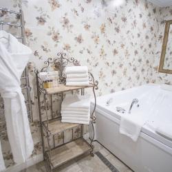 Номер делюкс с 1 двуспальной кроватью (с завтраком)