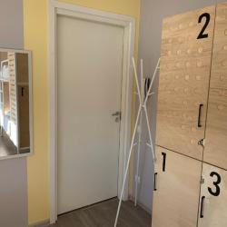 Кровать в 4-местном женском номере с двухъярусной кроватью и 2мя односпальными