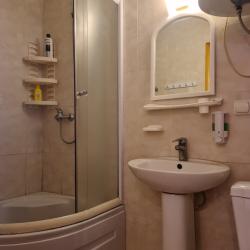 Комната стандарт с 2 односпальными и 1 двуспальной кроватью