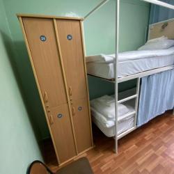 Кровать в 7-местном мужском номере (удобства на этаже)