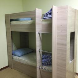 Кровать в 12-ти местном мужском номере (без окна)