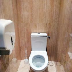 Кровать в общем мужском номере  с 2-двухъярусными кроватями