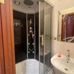 Номер делюкс комфорт с 1 двуспальной кроватью