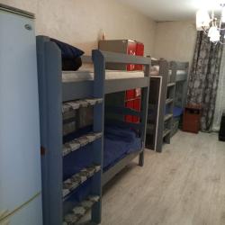 Кровать в 6-местном общем мужском номере (7)
