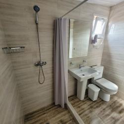 Коттедж улучшенный с 2 односпальными и 1 двуспальной кроватью