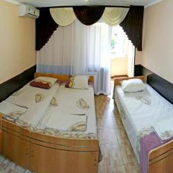 Комната стандарт с 1 односпальной и 1 двуспальной кроватью