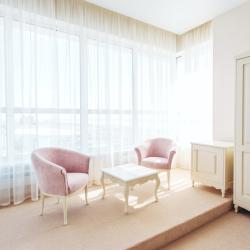 Номер студия с 1 двуспальной кроватью White (с завтраком)