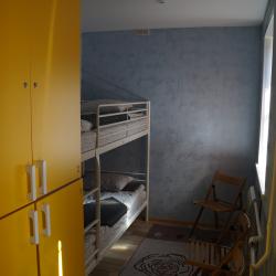 Кровать в 8-местном общем номере