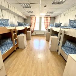Кровать в 12-местном общем женском номере