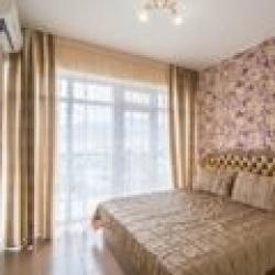 Комната люкс с 2 односпальными и 1 двуспальной кроватью с 2 балконами (вид на море, вид на город)