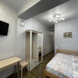 Комната комфорт с 1 односпальной и 1 двуспальной кроватью
