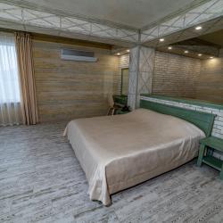 Номер улучшенный с 1 двуспальной кроватью (с завтраком)
