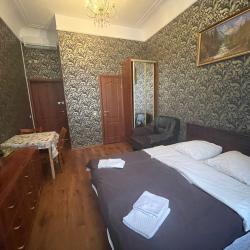 Номер делюкс комфорт с 1 двуспальной кроватью и диваном