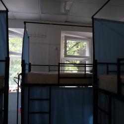 Кровать в общем номере с 3-двухъярусными кроватями 12м²