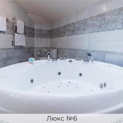Номер люкс (с завтраком, мансарда)