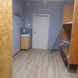 Кровать в 4-местном общем мужском номере
