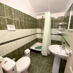 Комната стандарт с 1 односпальной и 1 двуспальной кроватью