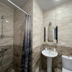 Комната комфорт с 1 односпальной и 1 двуспальной кроватью