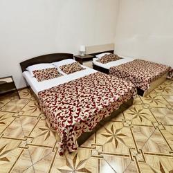 Номер стандарт с 1 односпальной и 1 двуспальной кроватью