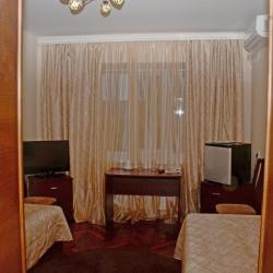 Номер стандарт с 2 односпальными кроватями (с завтраком)