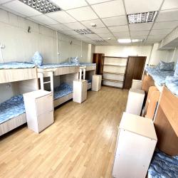 Кровать в 12-местном общем женском номере