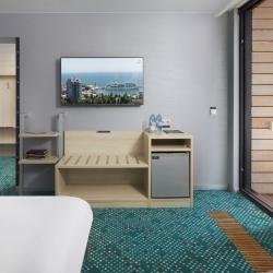 Стандарт улучшенный с двуспальной кроватью и раскладным креслом (YALTA INTOURIST GREEN PARK) (с пансионом)