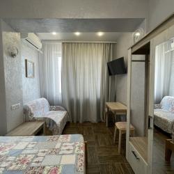 Комната комфорт с 1 односпальной и 1 двуспальной кроватью
