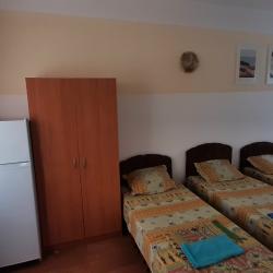 Комната стандарт с 2 односпальными и 1 двуспальной кроватью