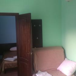 Комната стандарт с 1 двуспальной кроватью и 1 двухъярустной кроватью