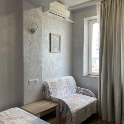 Комната комфорт с 1 односпальной и 1 двуспальной кроватью