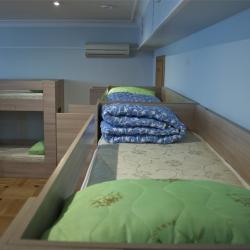 Кровать в 12-ти местном женском номере