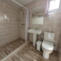 Коттедж улучшенный с 2 односпальными и 1 двуспальной кроватью