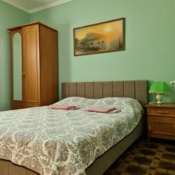 Комната стандарт с 1 односпальной и 1 двуспальной кроватью