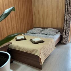 Комната стандарт с 2 односпальными и 1 двуспальной кроватью