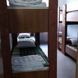 Кровать в 18-местном общем мужском номере  (общие удобства)