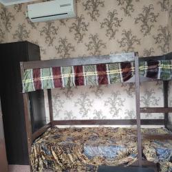 Комната стандарт с 1 двуспальной кроватью и 1 двухъярустной кроватью