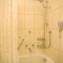 Номер стандарт с 1 двуспальной кроватью с видом на холм (с завтраком)
