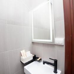 Комната улучшенная с 1 двуспальной кроватью и диваном