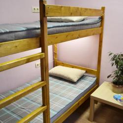 3-местный номер эконом с двухъярусной кроватью и односпальной кроватью (общие удобства)